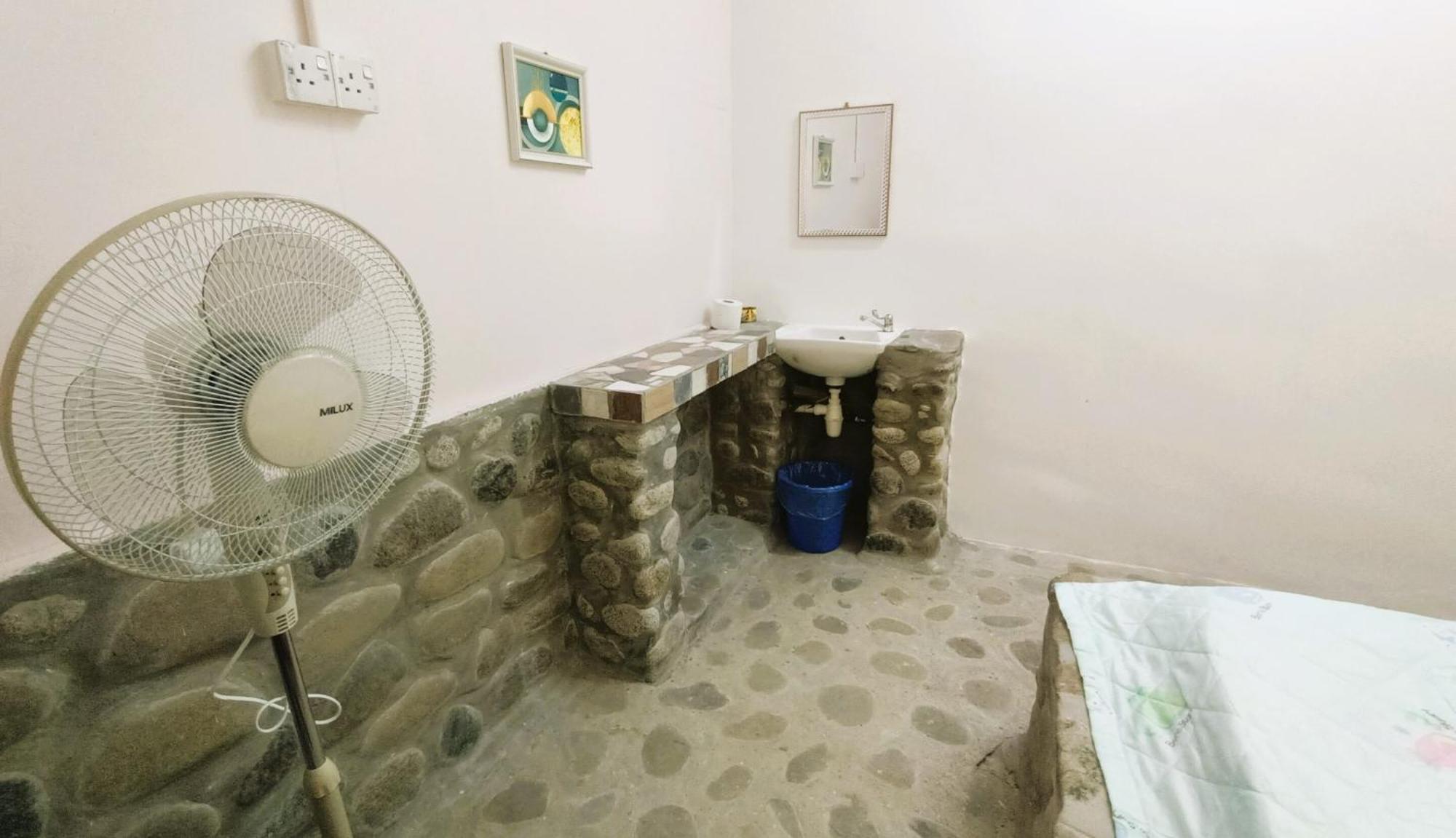 Oyo Home 90491 Flinstone Lodge 코타키나발루 외부 사진